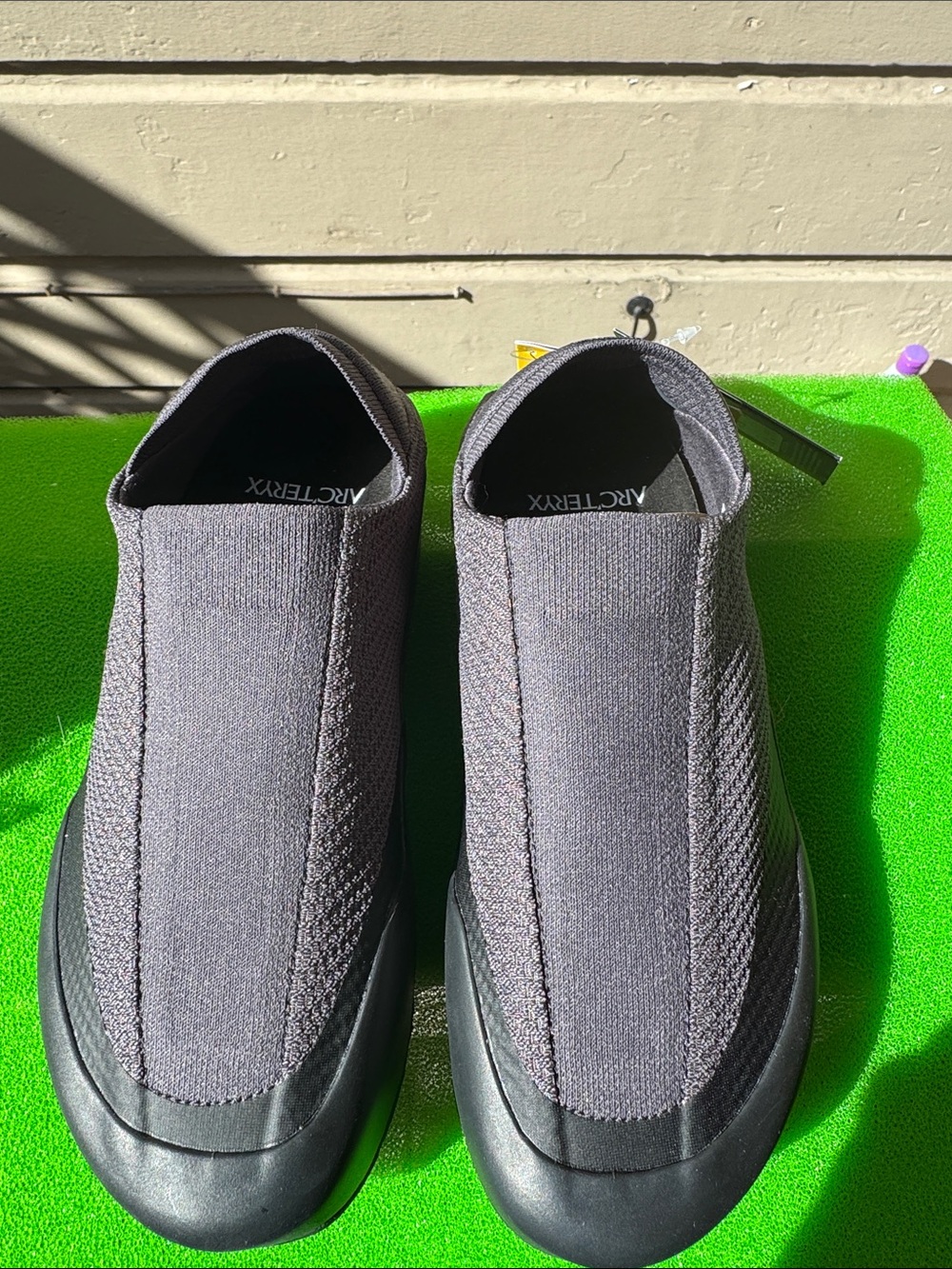 Arc’Teryx Kragg Women’s Shoes. Graphite/Black Size 5. 2026 NWT